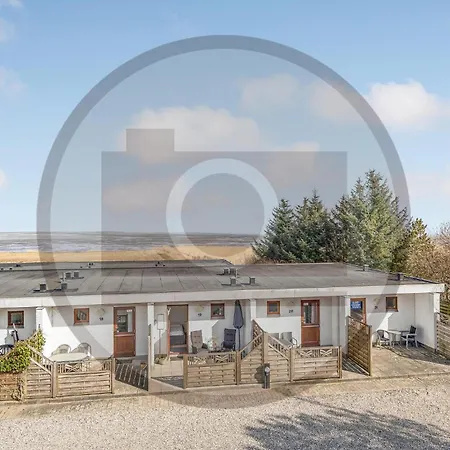 1 Bedroom Beautiful In Apartment *