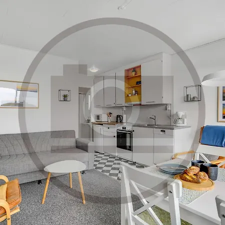 1 Bedroom Beautiful In Apartment *