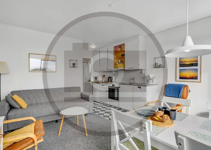 1 Bedroom Beautiful In Apartment *