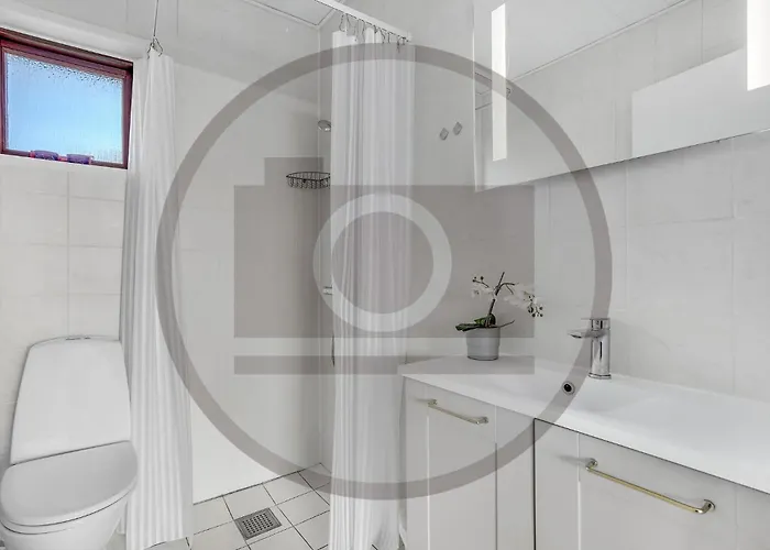 Apartment 1 Bedroom Beautiful In *